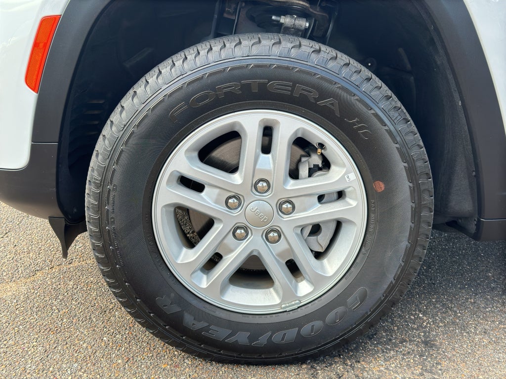 2025 Jeep Grand Cherokee Laredo 4x4