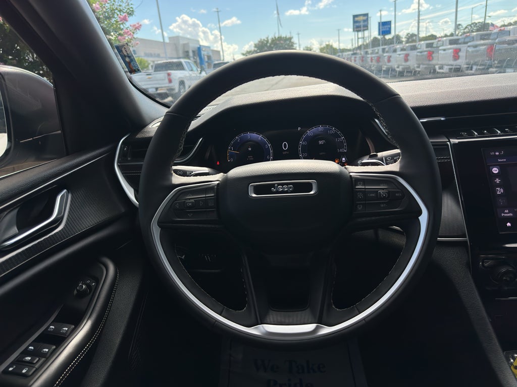 2025 Jeep Grand Cherokee Laredo 4x4