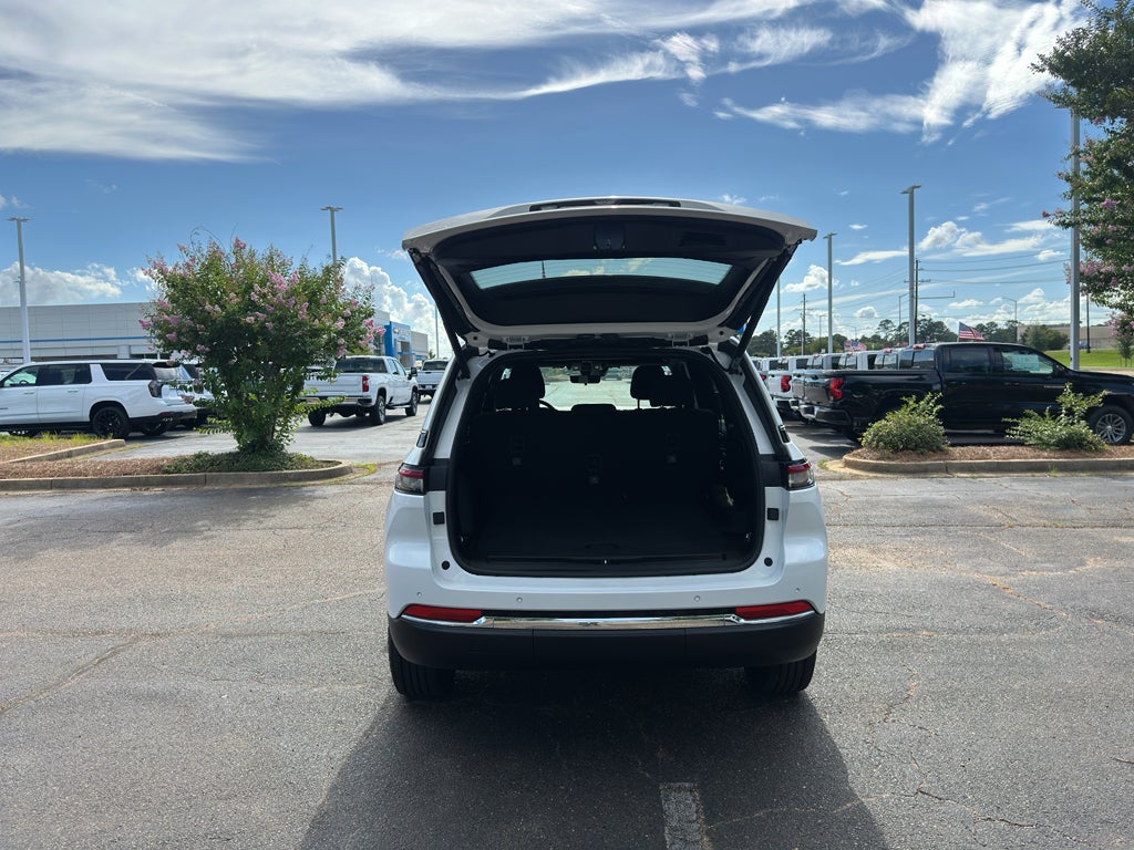 2025 Jeep Grand Cherokee Laredo 4x4