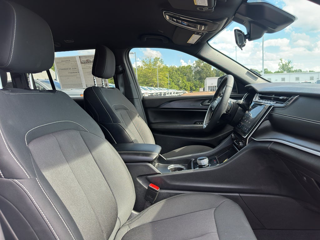2025 Jeep Grand Cherokee Laredo 4x4