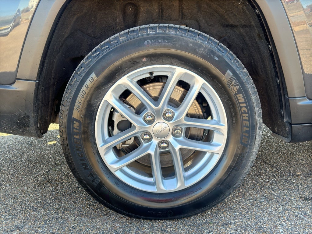 2022 Jeep Grand Cherokee L Laredo 4x2