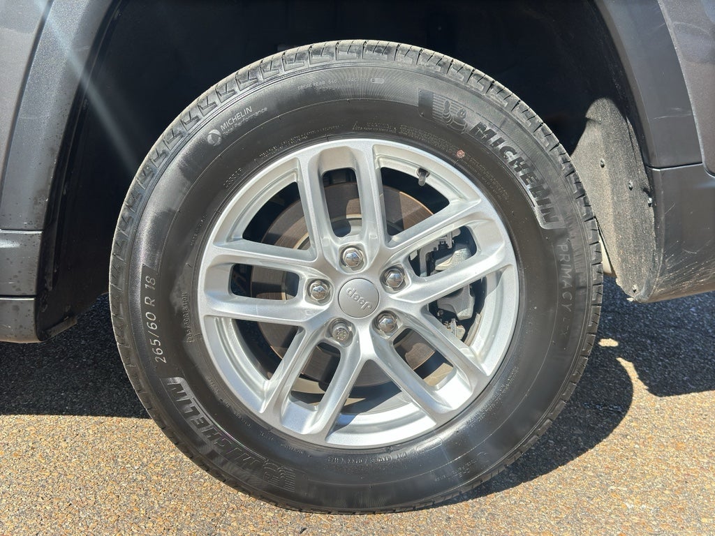 2022 Jeep Grand Cherokee L Laredo 4x2