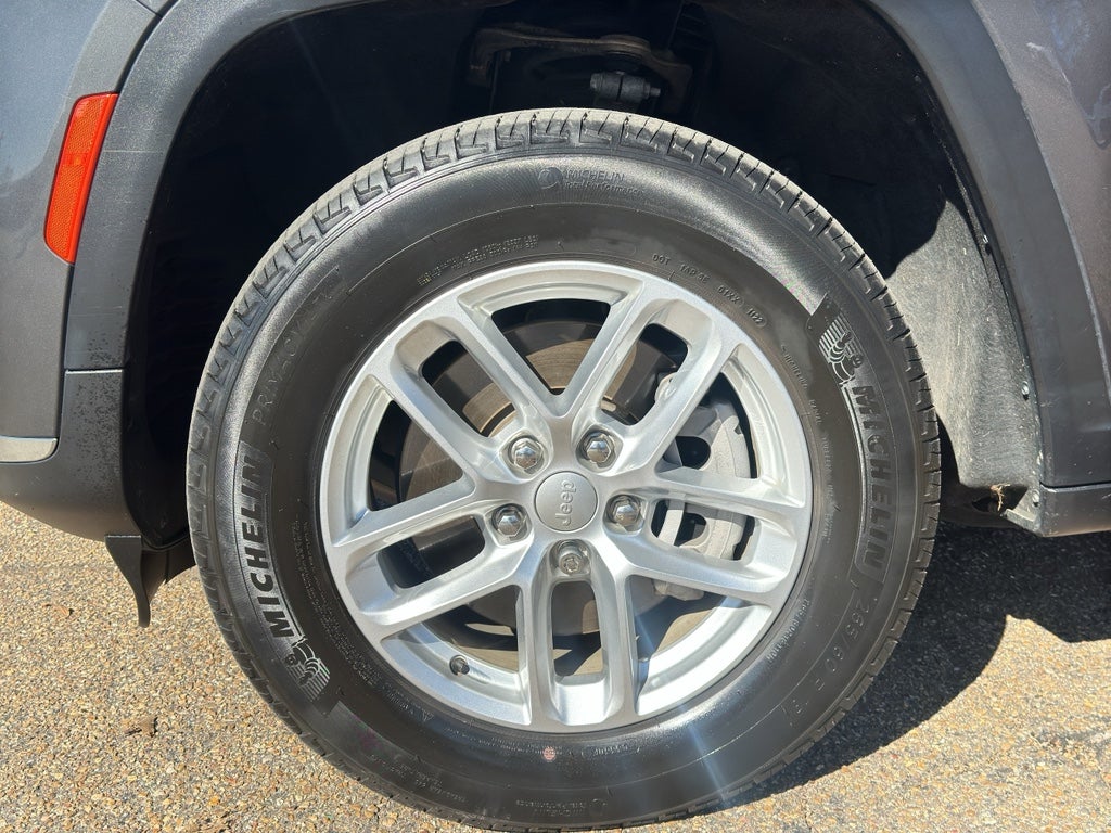 2022 Jeep Grand Cherokee L Laredo 4x2