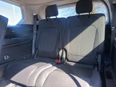 2022 Jeep Grand Cherokee L Laredo 4x2