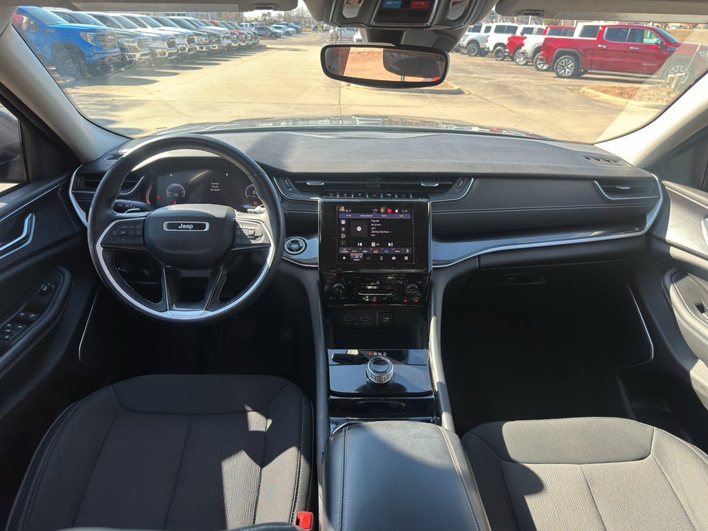 2022 Jeep Grand Cherokee L Laredo 4x2