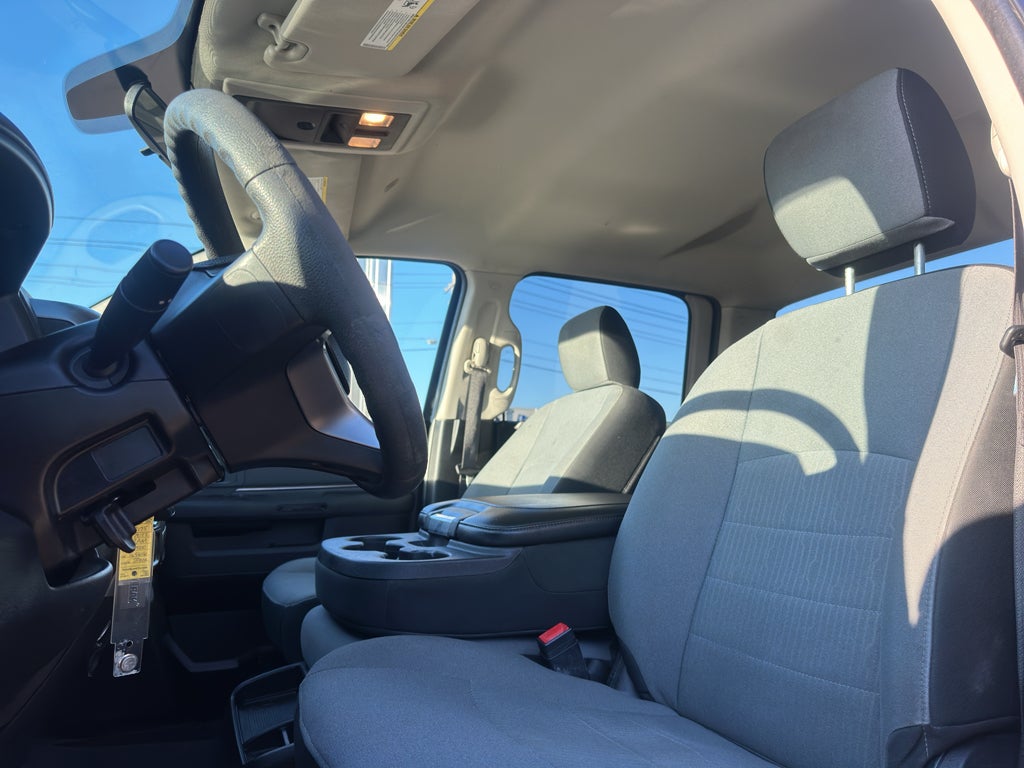 2022 RAM 1500 Classic SLT Crew Cab 4x2 5'7" Box