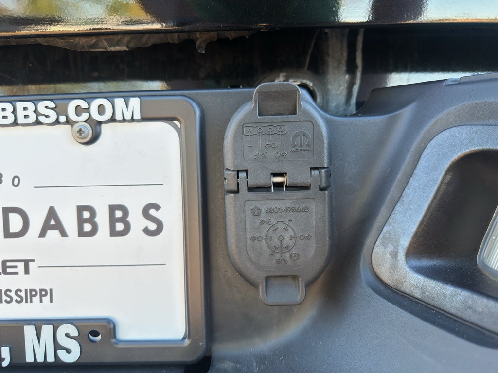 2022 RAM 1500 Classic SLT Crew Cab 4x2 5'7" Box