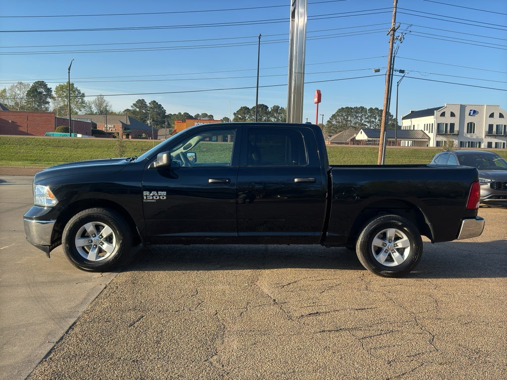2022 RAM 1500 Classic SLT Crew Cab 4x2 5'7" Box