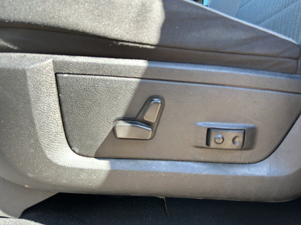 2023 RAM 1500 Classic SLT Crew Cab 4x4 5'7" Box