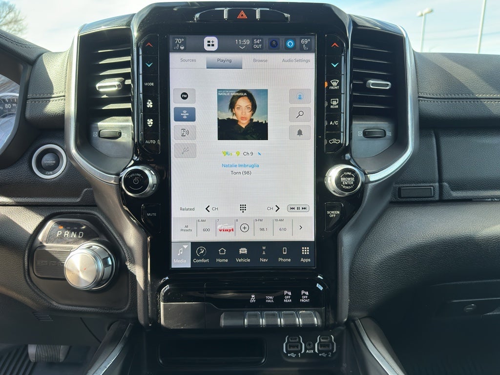 2022 RAM 1500 Laramie Crew Cab 4x2 5'7" Box