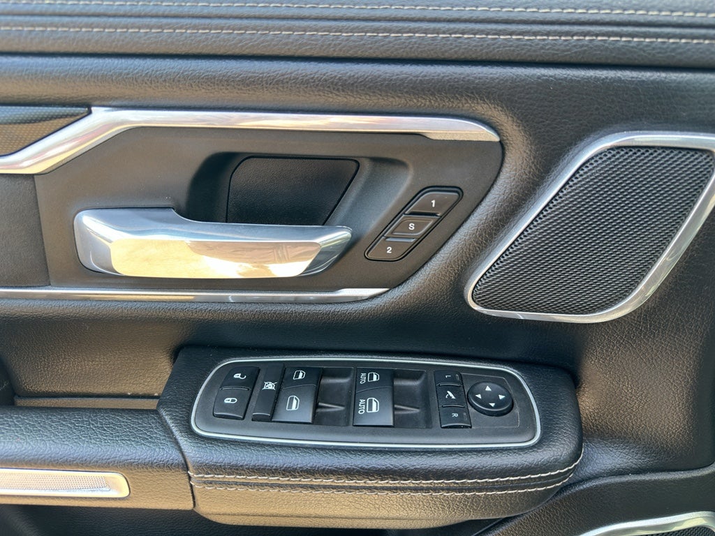 2022 RAM 1500 Laramie Crew Cab 4x2 5'7" Box