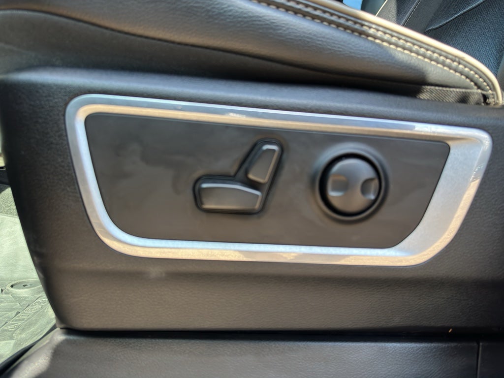 2022 RAM 1500 Laramie Crew Cab 4x2 5'7" Box