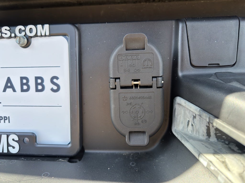 2022 RAM 1500 Laramie Crew Cab 4x2 5'7" Box