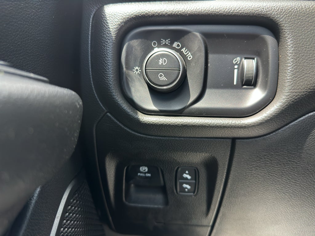 2021 RAM 1500 Big Horn Crew Cab 4x4 5'7" Box