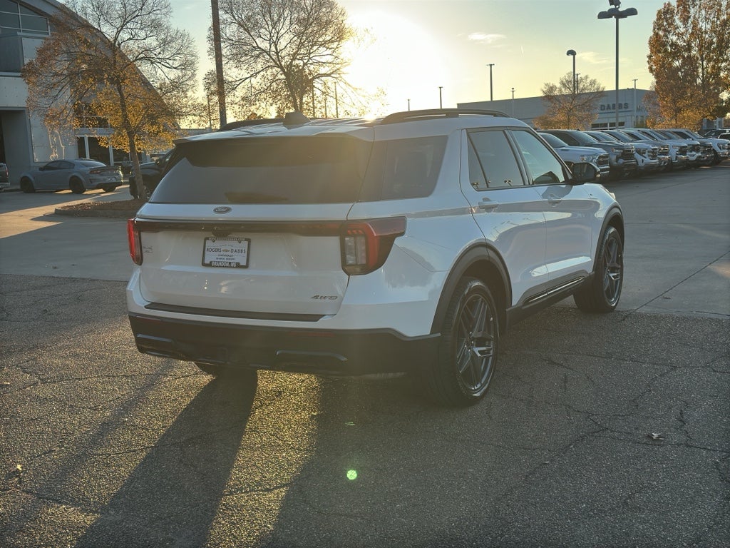 2025 Ford Explorer ST-Line