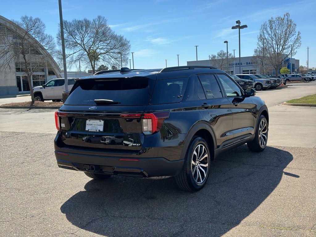 2025 Ford Explorer ST-Line
