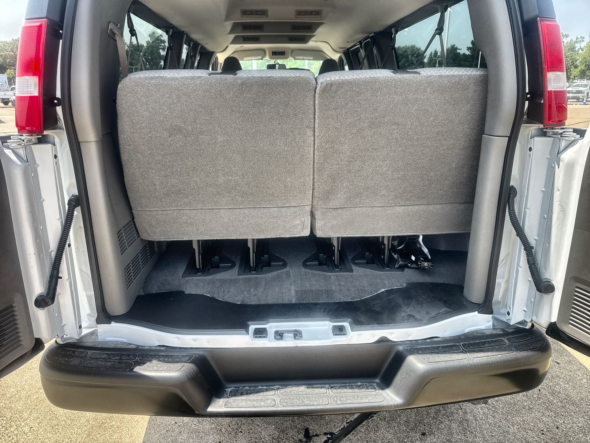 2026 Chevrolet Express Passenger LS