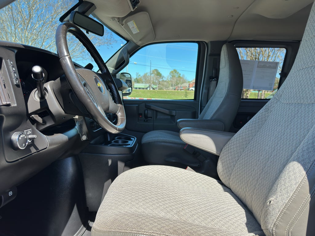 2021 Chevrolet Express Passenger 3500 1LT