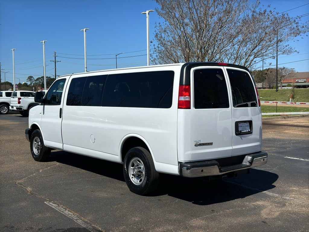 2021 Chevrolet Express Passenger 3500 1LT