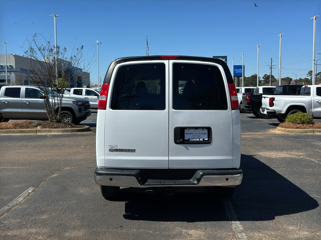 2021 Chevrolet Express Passenger 3500 1LT
