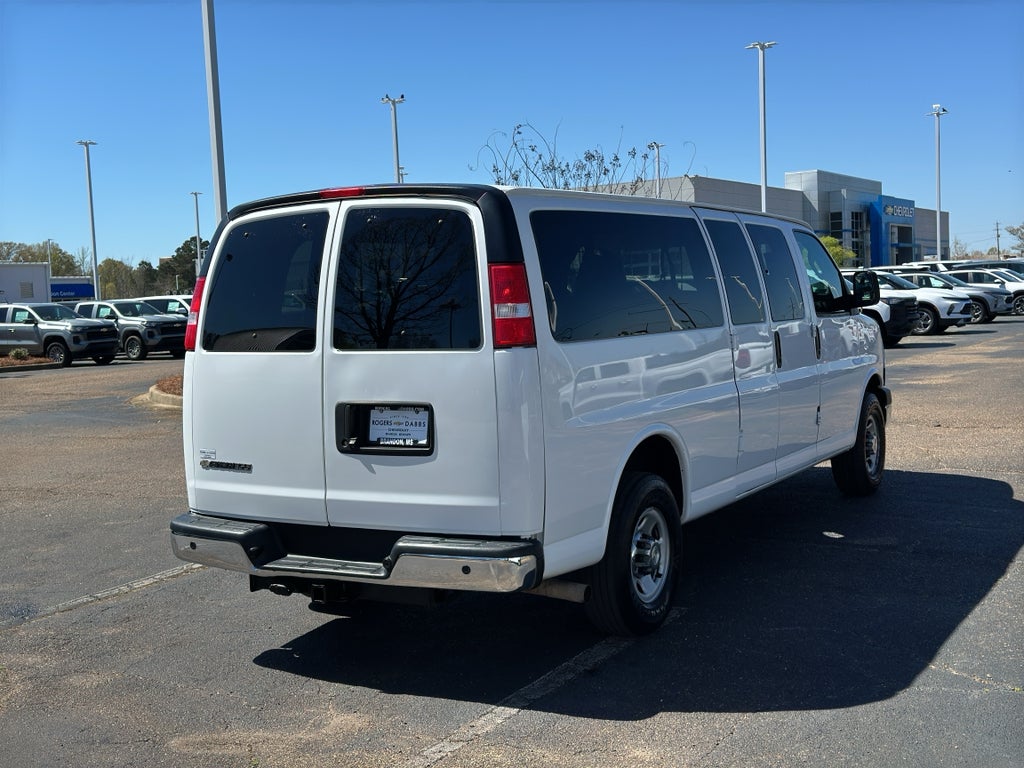 2021 Chevrolet Express Passenger 3500 1LT