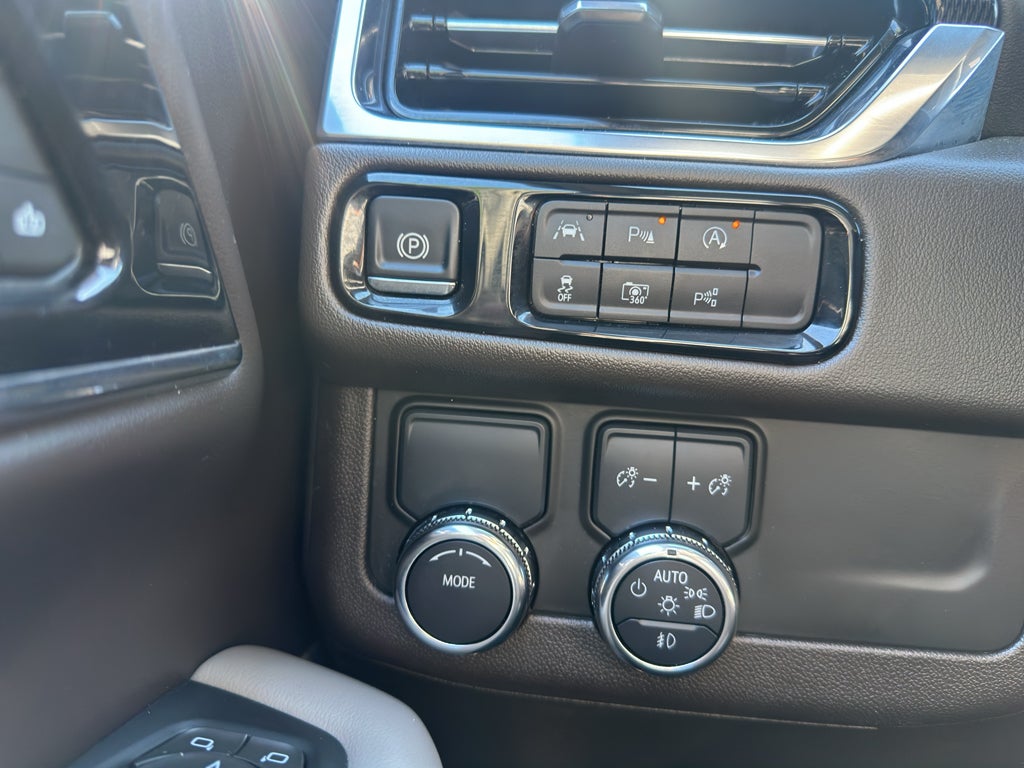 2025 GMC Yukon Elevation