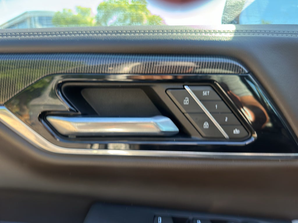 2025 GMC Yukon Elevation