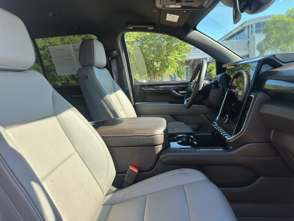 2025 GMC Yukon Elevation