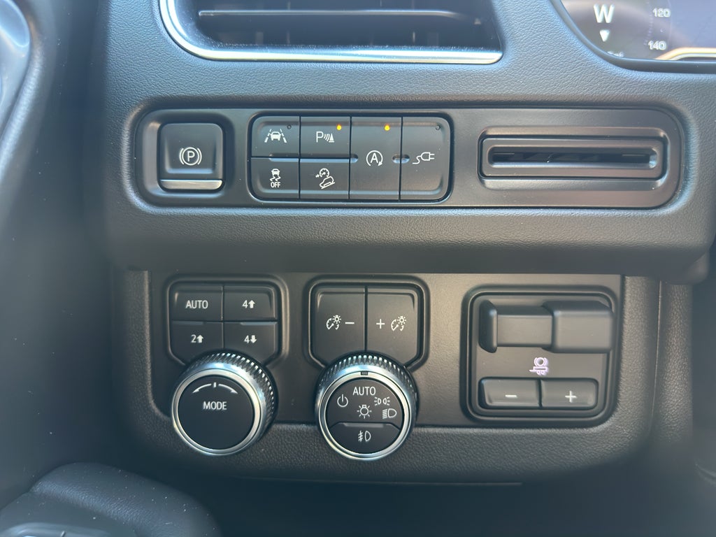 2022 GMC Yukon XL AT4