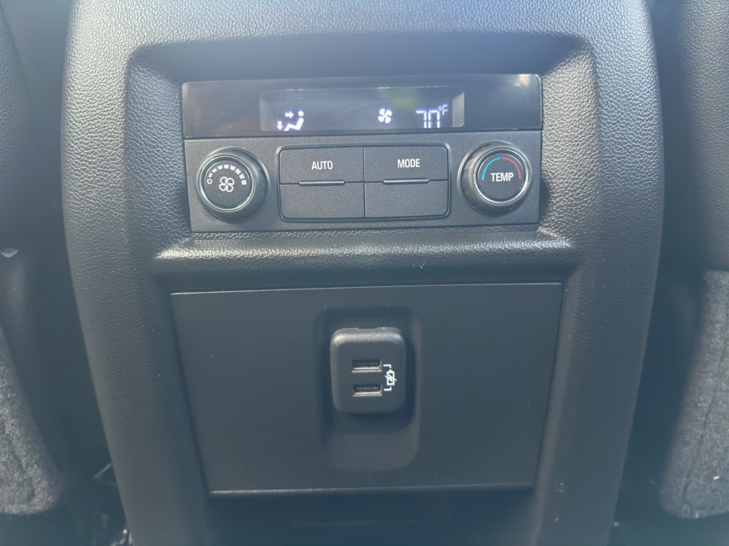 2022 Chevrolet Traverse LT Leather