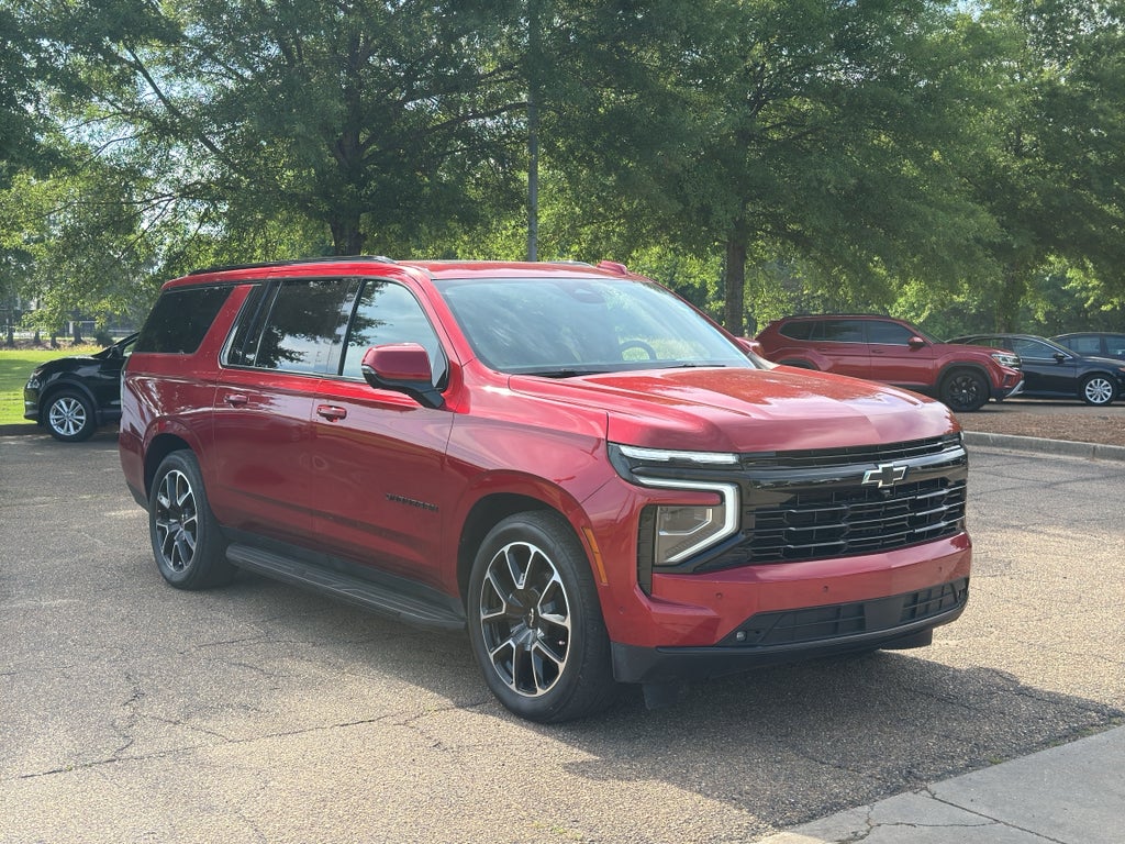 2025 Chevrolet Suburban RST 4WD's photo