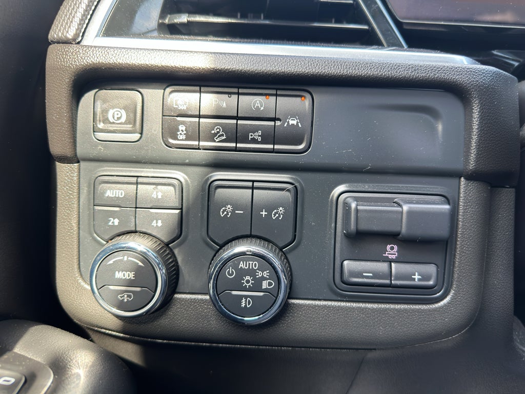 2025 Chevrolet Suburban RST