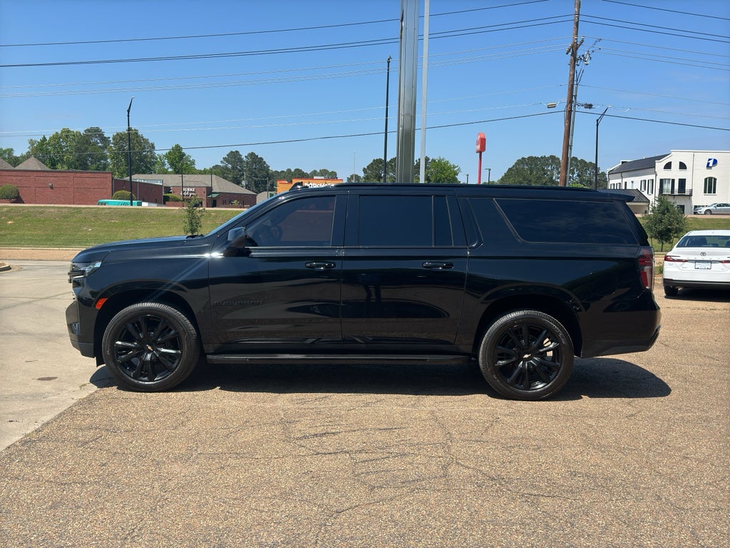 2023 Chevrolet Suburban RST