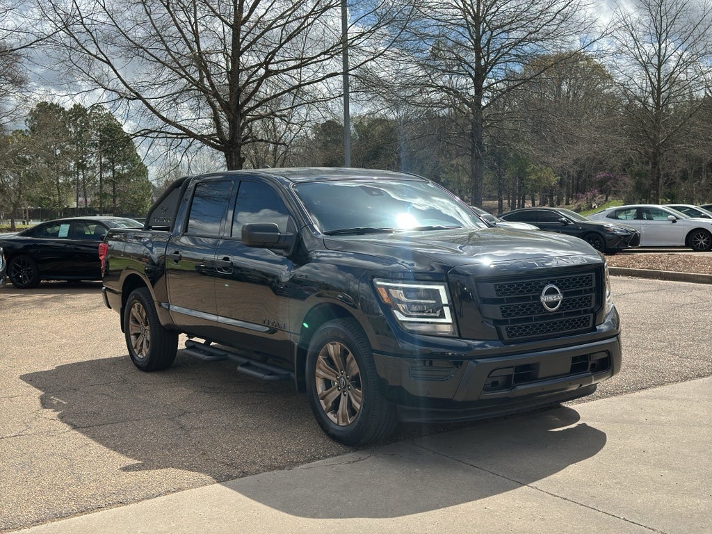 2024 Nissan TITAN Crew Cab SV 4x2