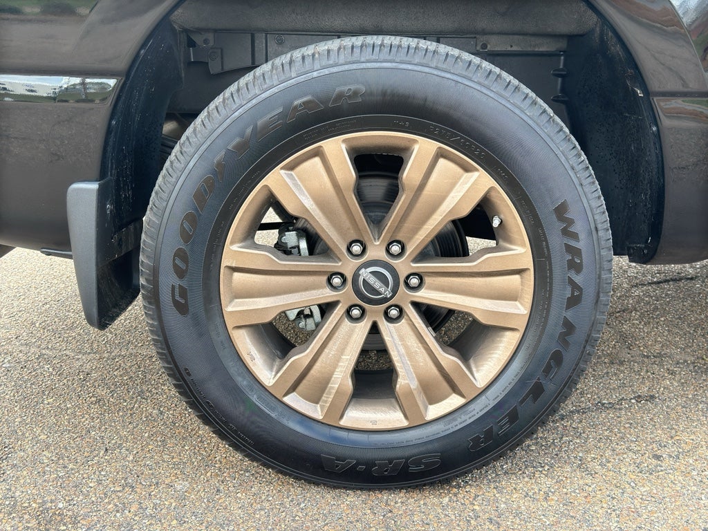 2024 Nissan TITAN Crew Cab SV 4x2