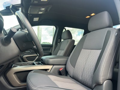 2024 Nissan TITAN Crew Cab SV 4x2