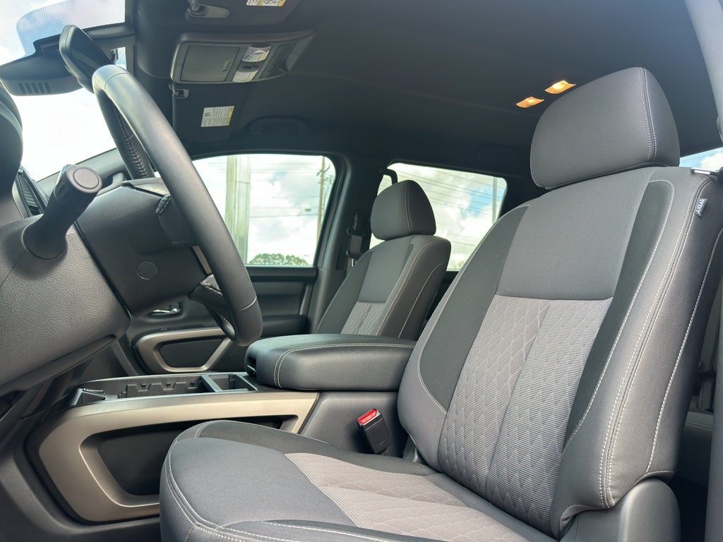 2024 Nissan TITAN Crew Cab SV 4x2