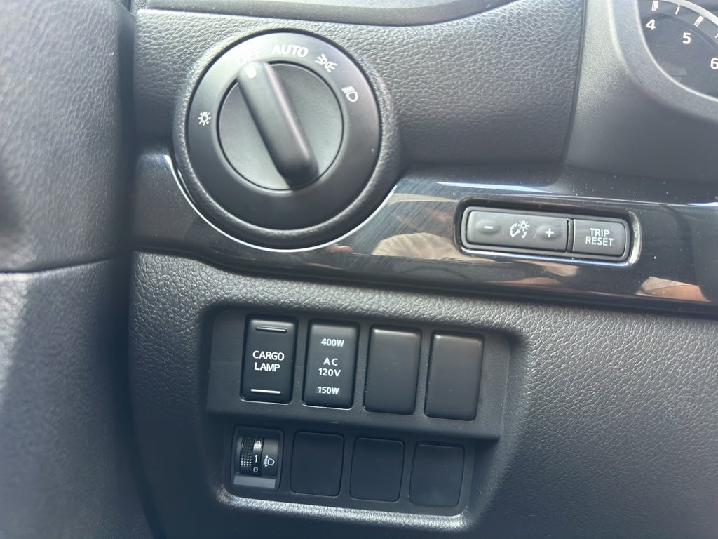 2024 Nissan TITAN Crew Cab SV 4x2