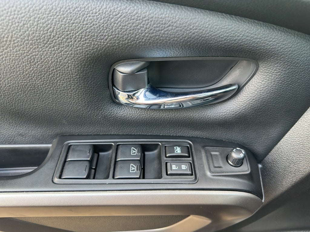 2024 Nissan TITAN Crew Cab SV 4x2