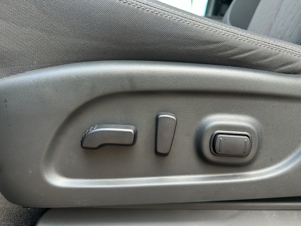 2024 Nissan TITAN Crew Cab SV 4x2