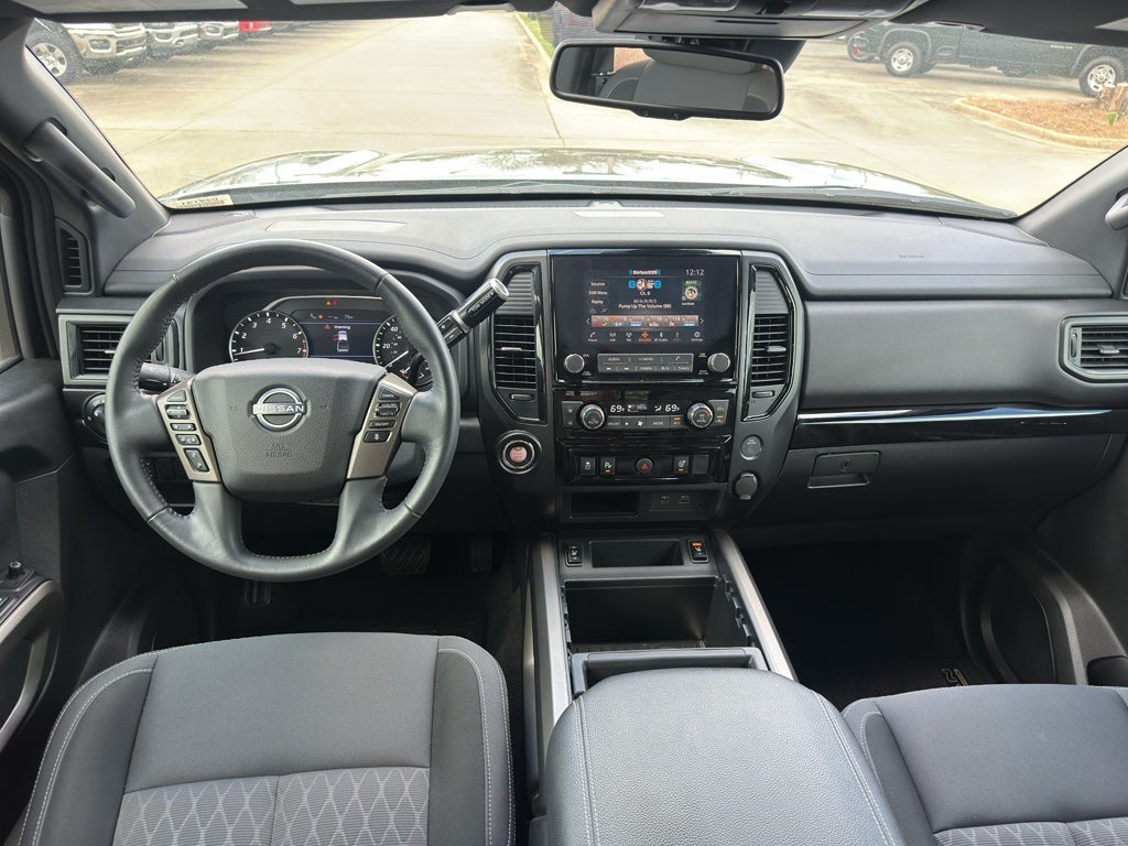 2024 Nissan TITAN Crew Cab SV 4x2