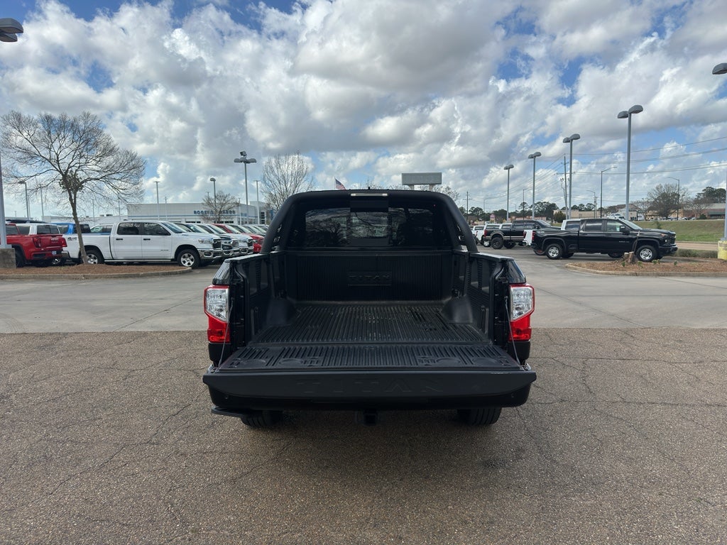 2024 Nissan TITAN Crew Cab SV 4x2