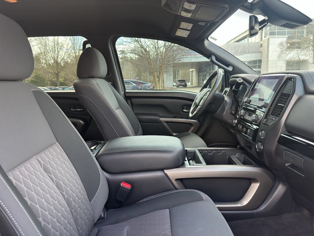 2024 Nissan TITAN Crew Cab SV 4x2