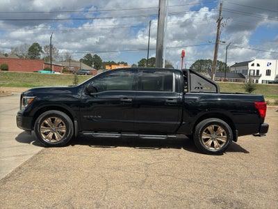 2024 Nissan TITAN Crew Cab SV 4x2