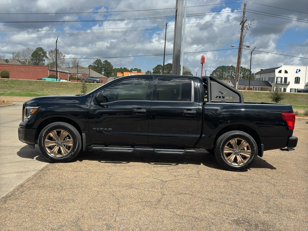 2024 Nissan TITAN Crew Cab SV 4x2