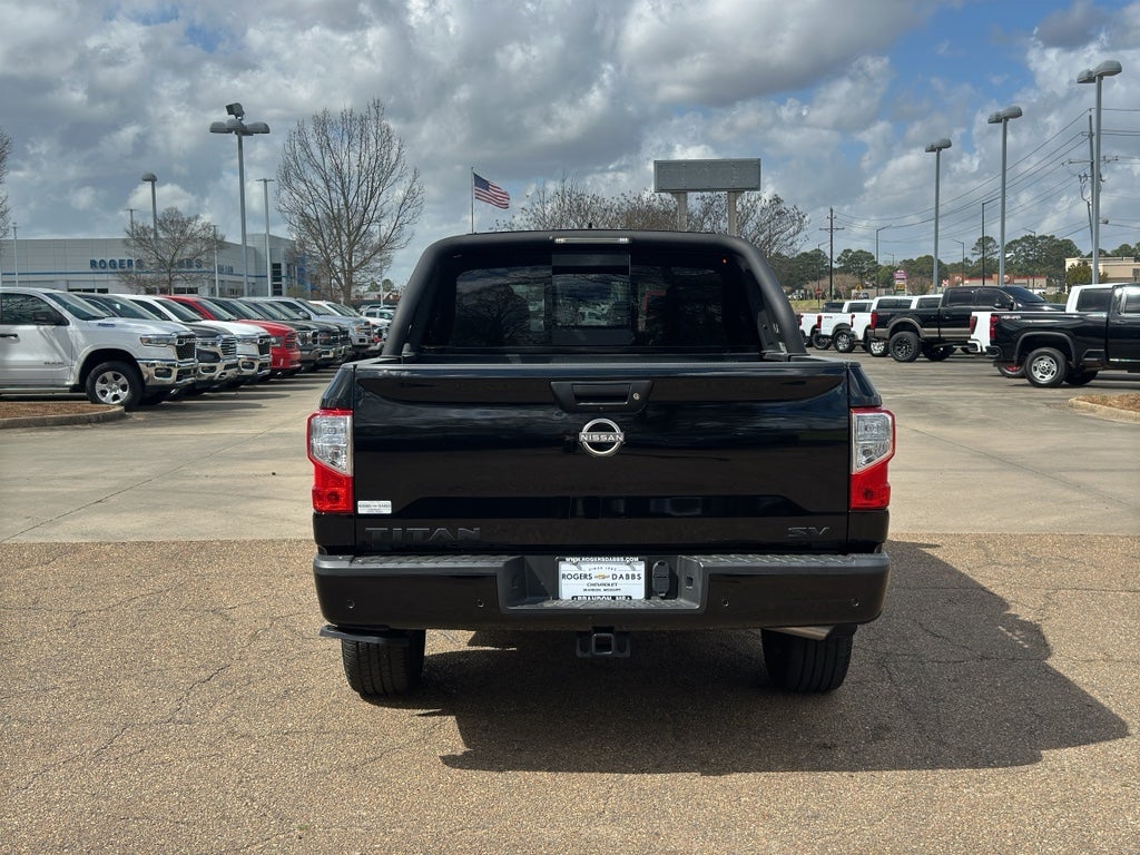 2024 Nissan TITAN Crew Cab SV 4x2