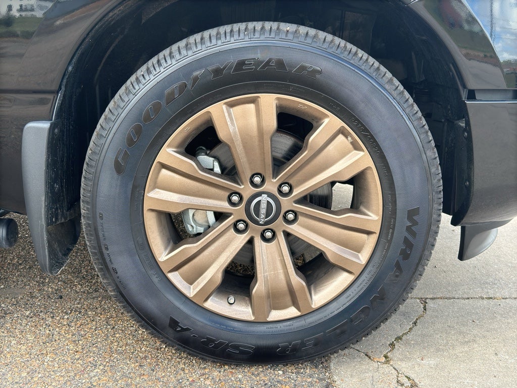 2024 Nissan TITAN Crew Cab SV 4x2