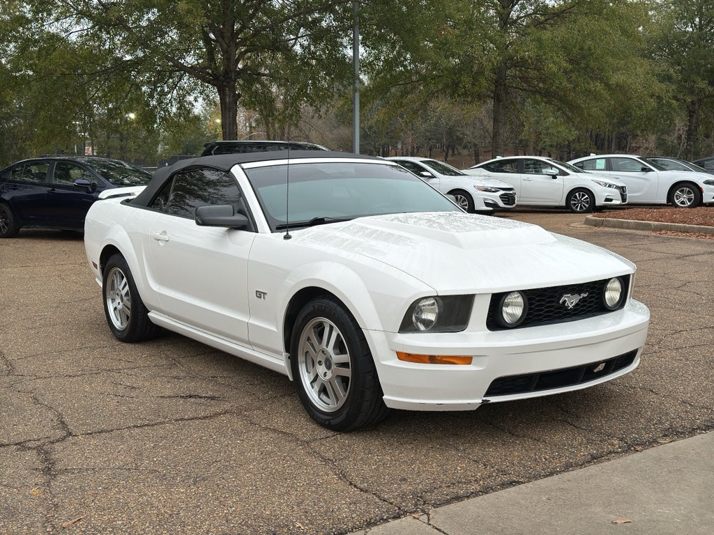 2005 Ford Mustang GT Deluxe