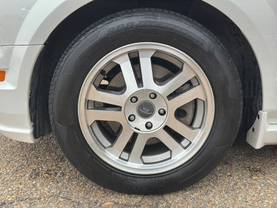 2005 Ford Mustang GT Deluxe