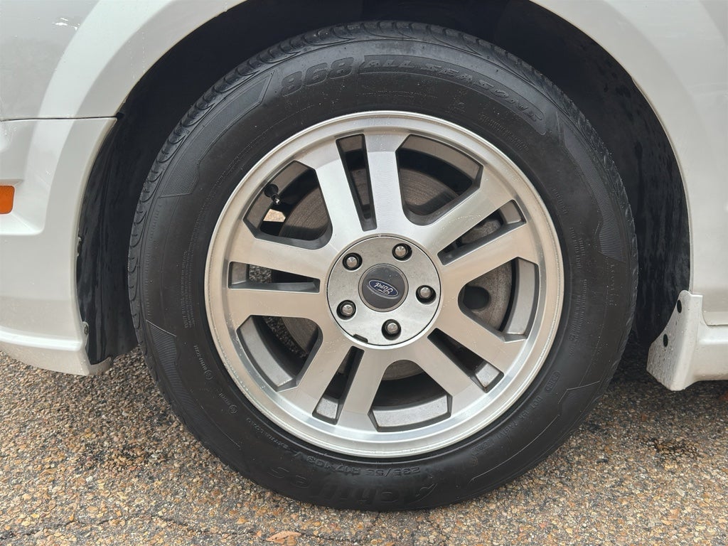 2005 Ford Mustang GT Deluxe